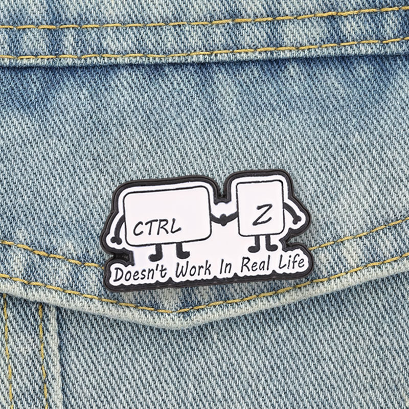 Tech Accessories For Work - Zabawne emaliowane przypinki z memami technologicznymi
