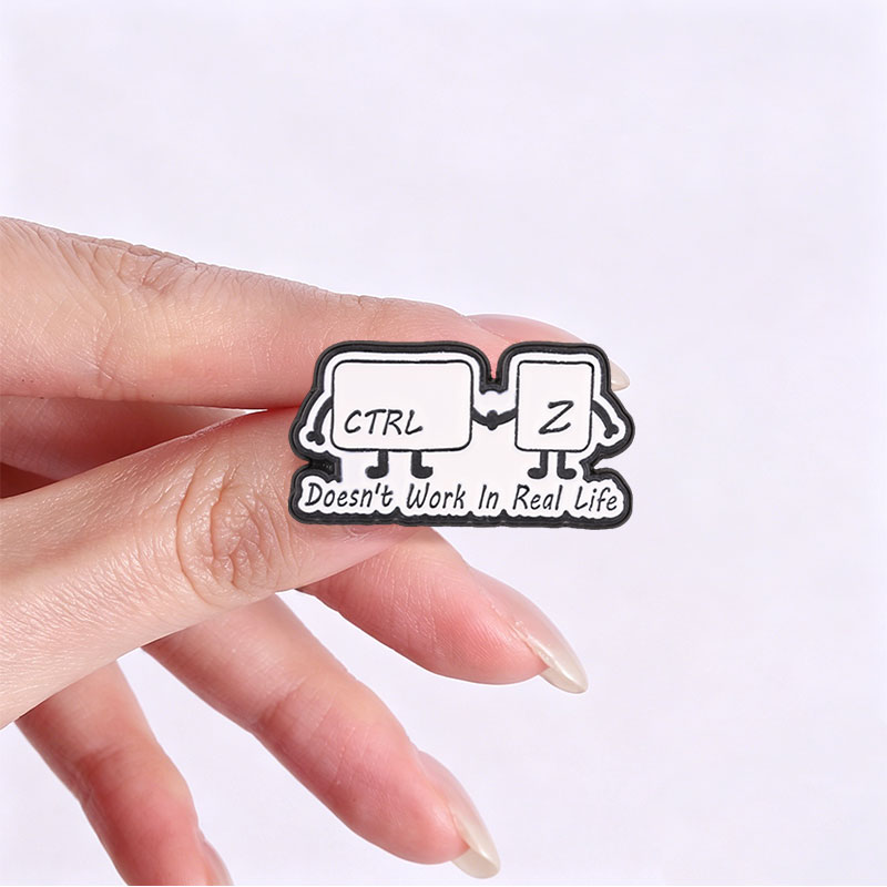 Zabawne emaliowane przypinki z – Tech Accessories For Work recenzja i cena